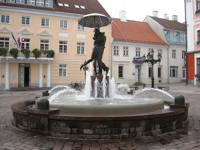 Tartu Old Town, Kissing Students Fountain, Estonia