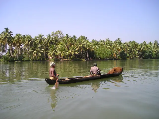 Kerala backwater - Villagers & Locals
